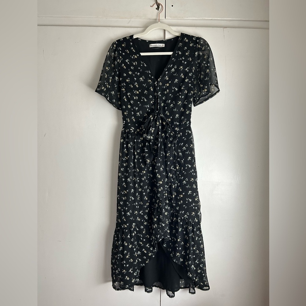Abercrombie & Fitch Tie Front Ruffle Midi Dress